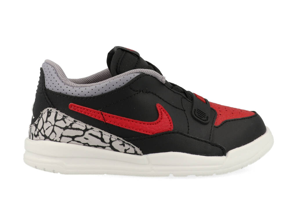 Nike Air Jordan Legacy Low CD9056-006 Zwart / Rood / Wit maat